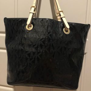 •Michael Kors Shoulder Bag•